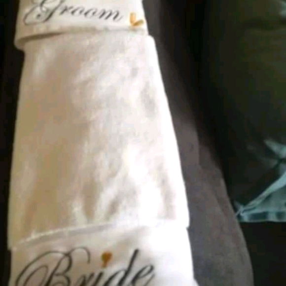 Bride and groom towels - Picture 2 of 2